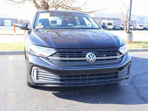 Used 2023 Volkswagen Jetta Sport image 4