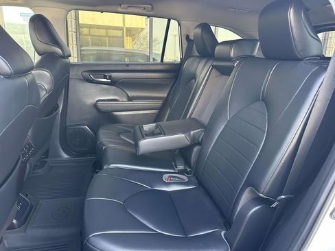 Used 2021 Toyota Highlander XLE image 16