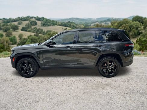 Used 2024 Jeep Grand Cherokee Limited w/ Black Appearance Package RWD image 5
