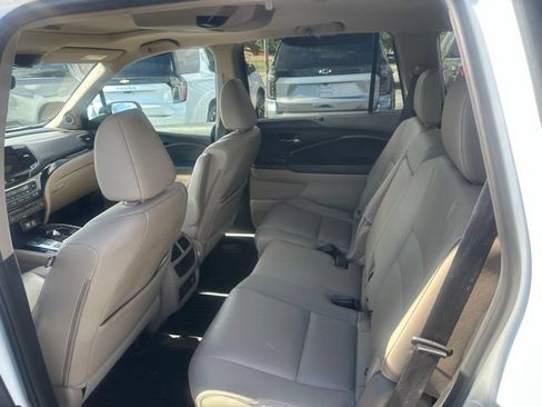 Used 2020 Honda Pilot Touring image 9