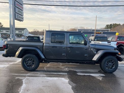 New 2026 Jeep Gladiator Sport image 9