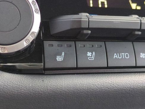 Used 2024 Toyota Sequoia Platinum AWD/4WD image 20