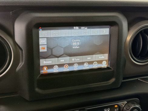 Used 2023 Jeep Wrangler Unlimited Sport AWD/4WD image 17