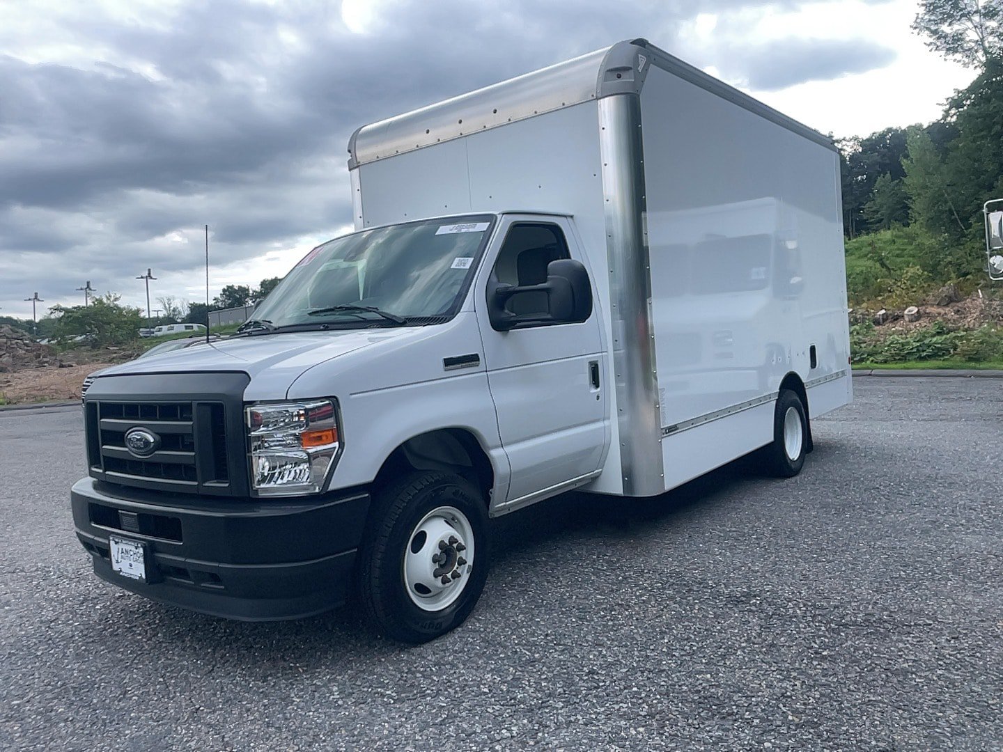 Used 2024 Ford E-450 and Econoline 450 Super Duty w/ Driver's Safety Package RWD image 4