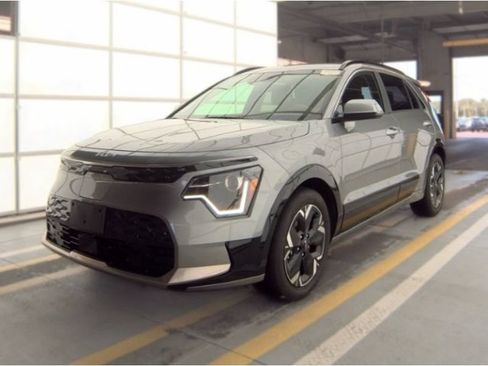 Used 2024 Kia Niro Wind w/ Wind Preserve Package FWD image 1