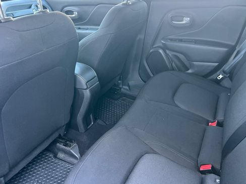 Used 2023 Jeep Renegade Latitude AWD/4WD image 12