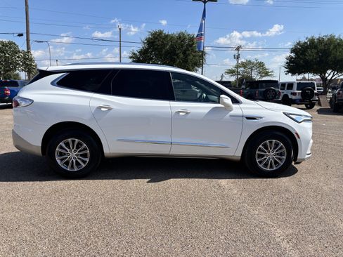 Used 2023 Buick Enclave Essence image 4