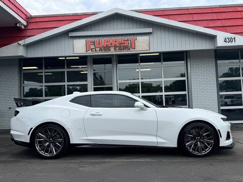 Used 2022 Chevrolet Camaro ZL1 RWD image 2