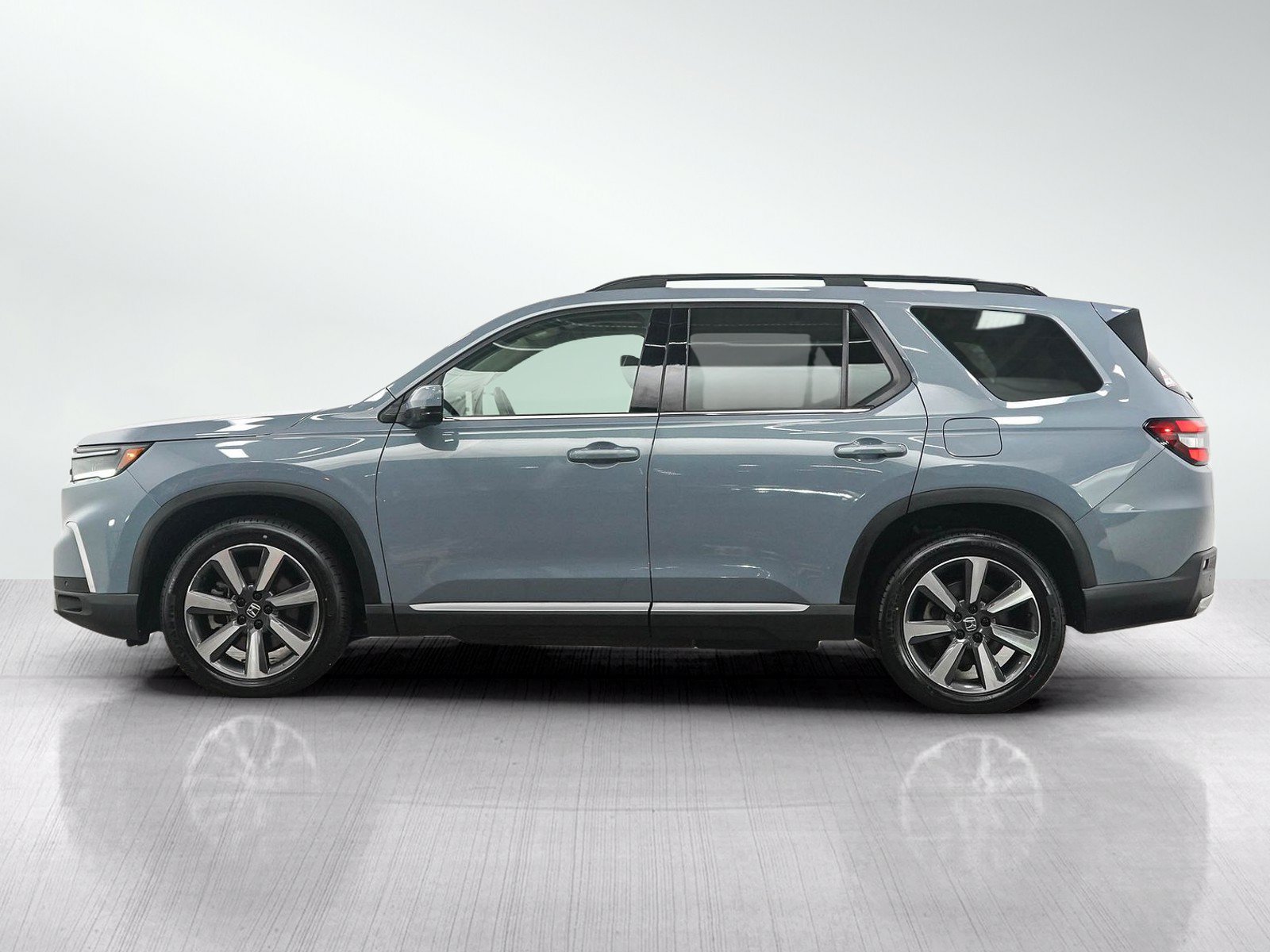 Used 2023 Honda Pilot Touring image 2
