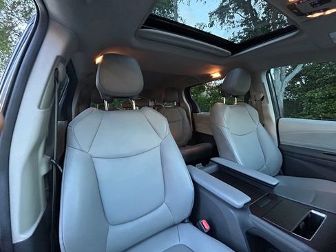 Used 2024 Toyota Sienna XLE image 28