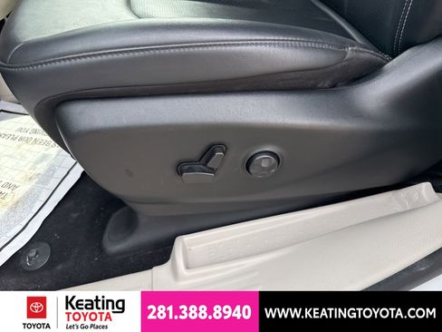 Used 2024 Chrysler Pacifica Limited FWD image 14