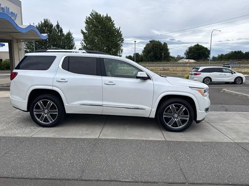 Used 2019 GMC Acadia Denali w/ Technology Package AWD/4WD image 3