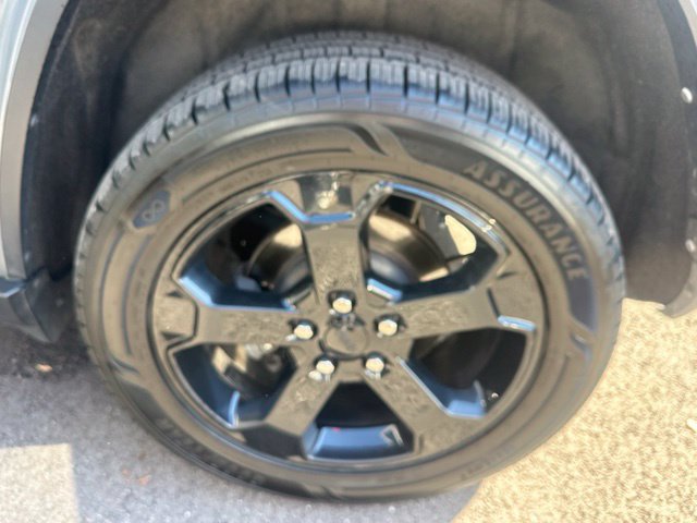 Used 2019 Jeep Grand Cherokee Laredo AWD/4WD image 32