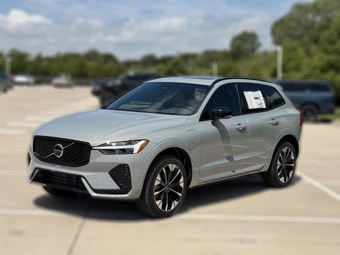 New 2026 Volvo XC60 T8 Plus w/ Climate Package PRO AWD/4WD image 3