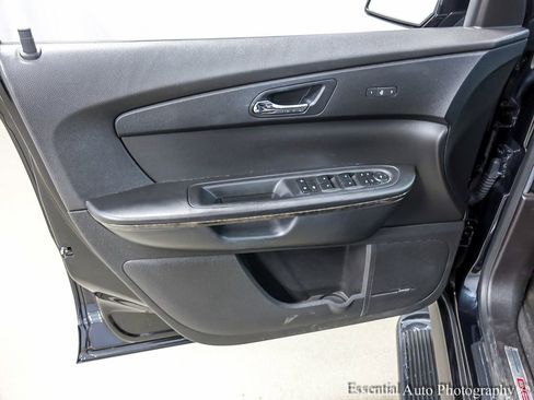 Used 2012 GMC Acadia Denali image 20