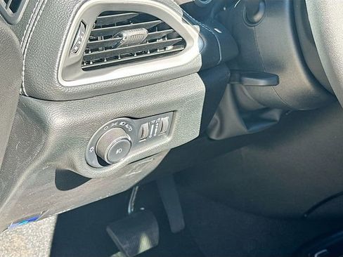New 2026 Chrysler Pacifica Select FWD image 11