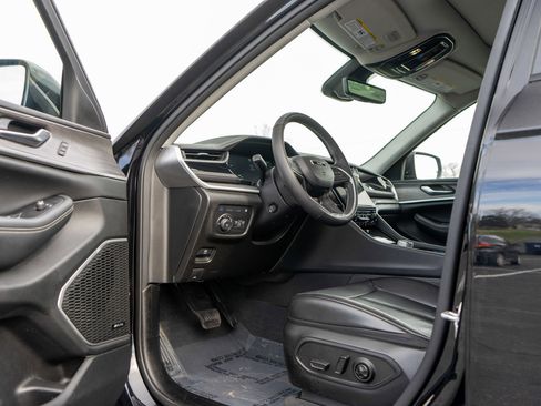 Used 2022 Jeep Grand Cherokee Limited 4xe w/ Luxury Tech Group II image 14