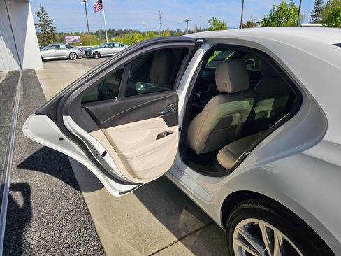Certified 2025 Cadillac CT4 Luxury AWD/4WD image 15