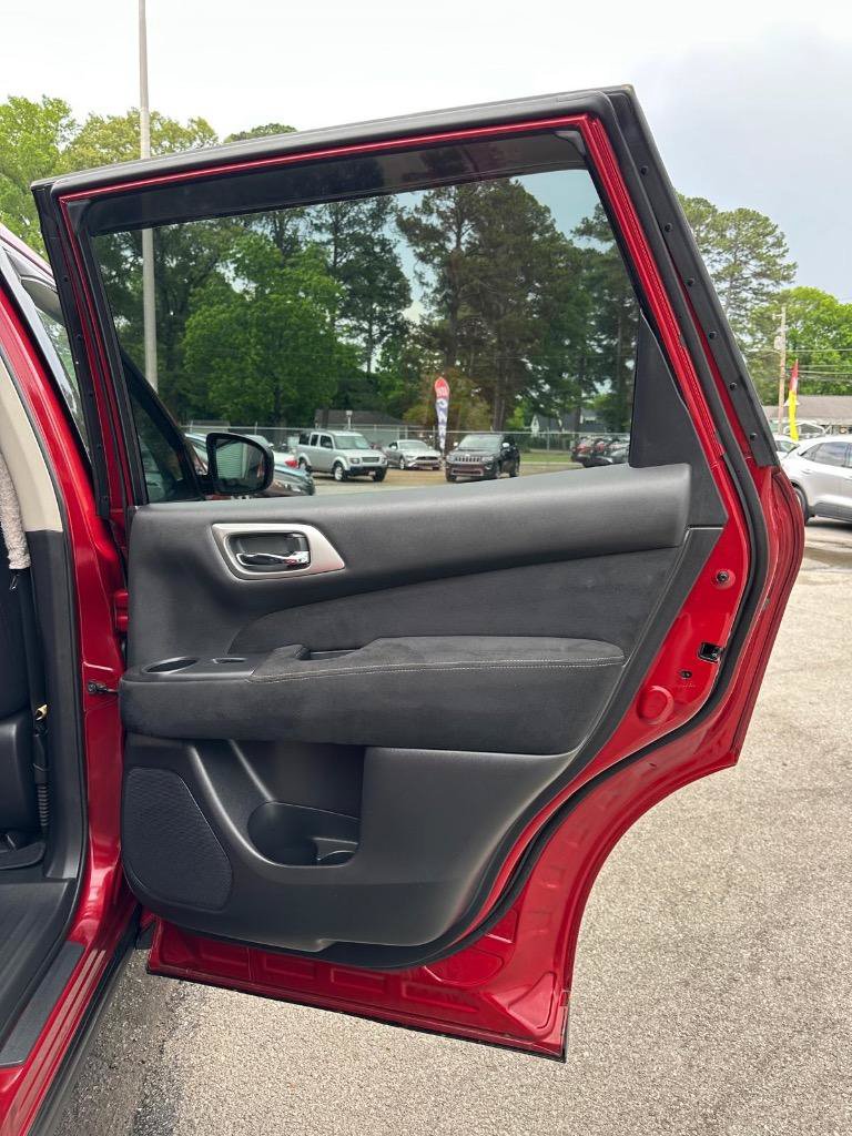 Used 2015 Nissan Pathfinder S FWD image 17