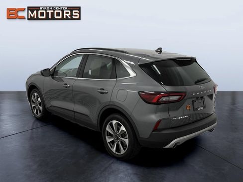 Used 2025 Ford Escape Platinum AWD/4WD image 4