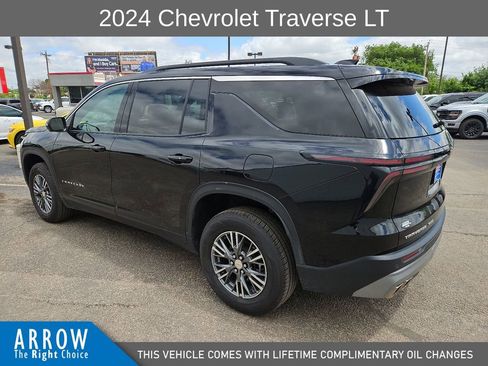 Used 2024 Chevrolet Traverse LT AWD/4WD image 8