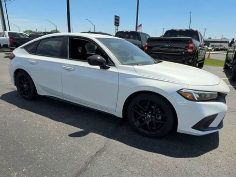 Used 2023 Honda Civic Sport image 2