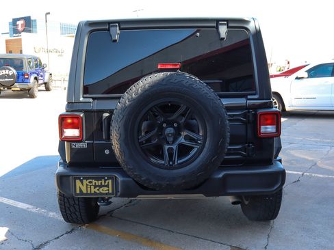 Used 2018 Jeep Wrangler Unlimited Sport S AWD/4WD image 6