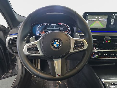 Used 2022 BMW M550i xDrive w/ Dynamic Handling Package image 18