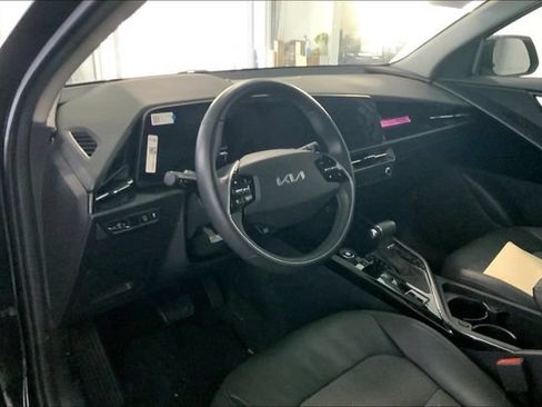 Used 2023 Kia Niro EX FWD image 7