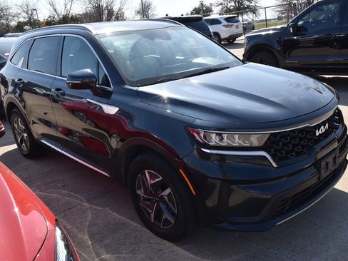 Used 2022 Kia Sorento S image 4