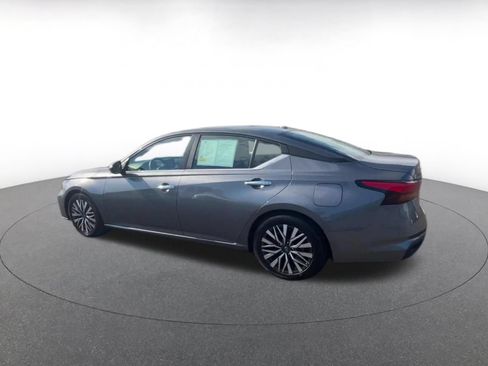 Used 2023 Nissan Altima 2.5 SV FWD image 10