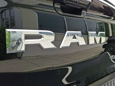 New 2026 RAM 1500 Laramie AWD/4WD image 18