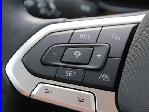 Used 2025 Volkswagen Jetta SE FWD image 28