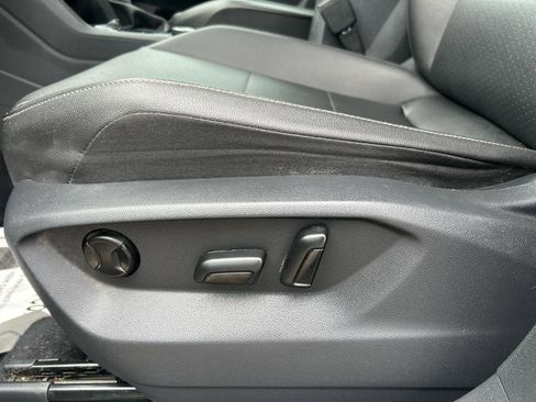 Used 2020 Volkswagen Tiguan SE image 9