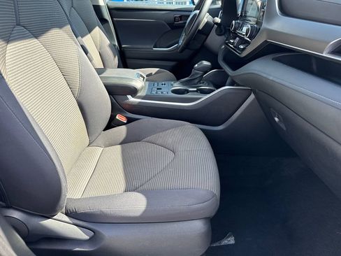 Used 2023 Toyota Highlander LE image 14