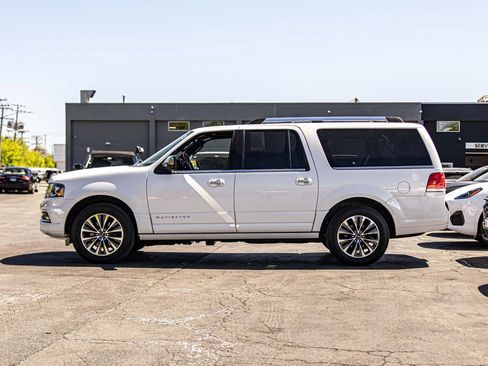 Used 2017 Lincoln Navigator L Select AWD/4WD image 6