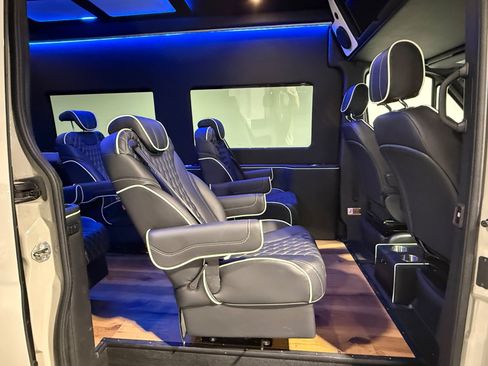 Used 2024 Mercedes-Benz Sprinter 2500 image 34