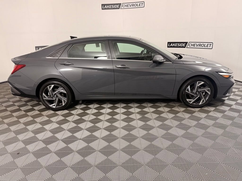 Used 2024 Hyundai Elantra Limited FWD image 7