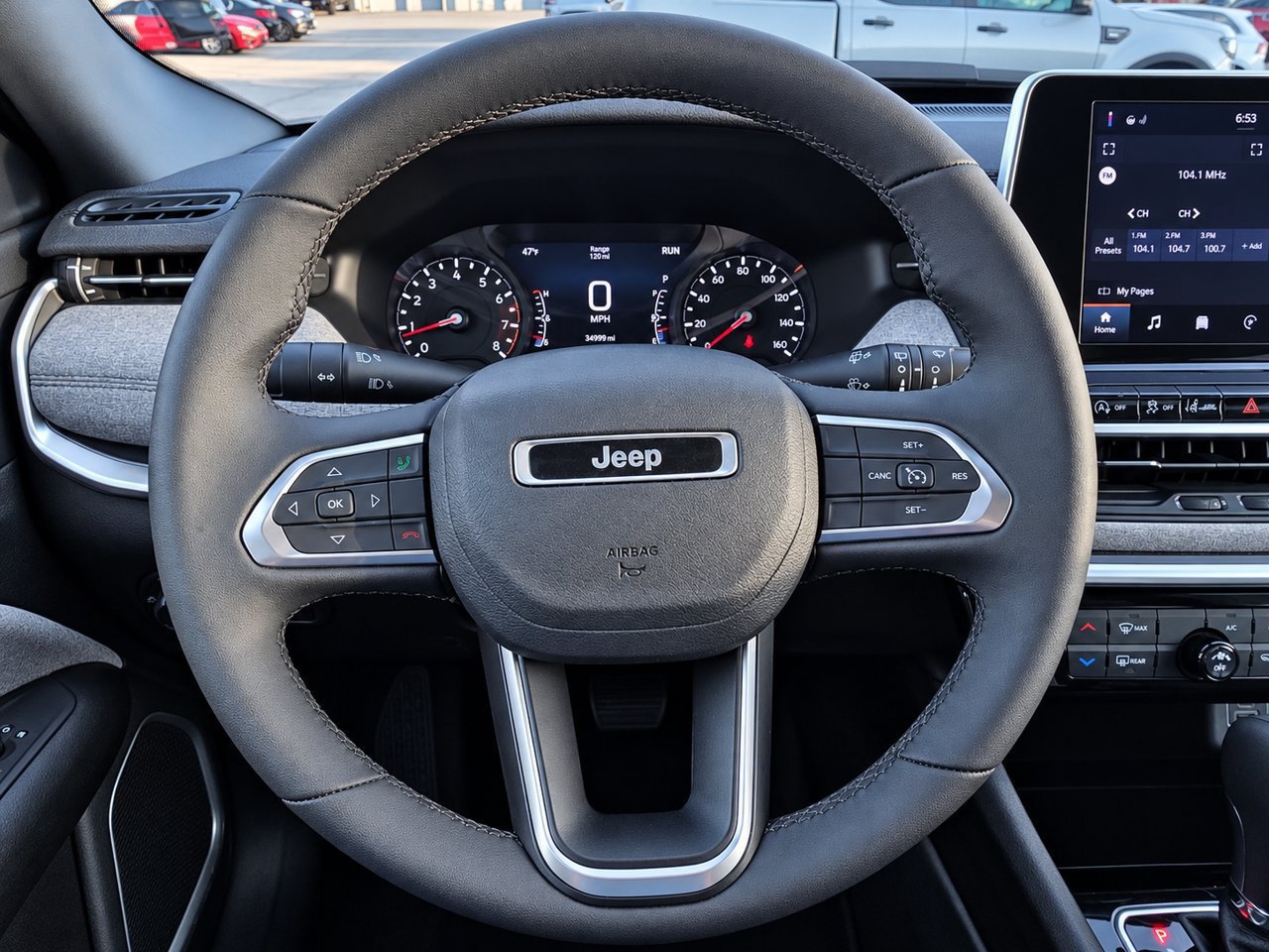 Used 2025 Jeep Compass Latitude AWD/4WD image 22