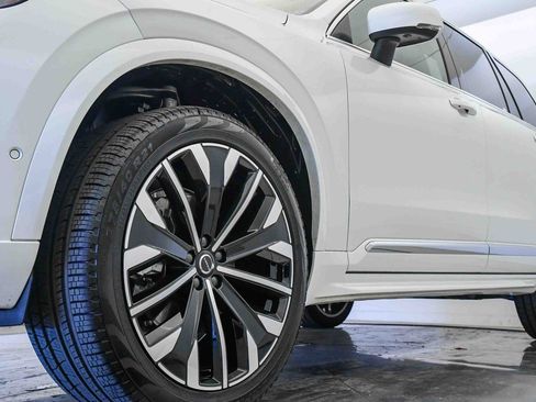 Certified 2025 Volvo XC90 B6 Plus w/ Protection Package Premier image 9