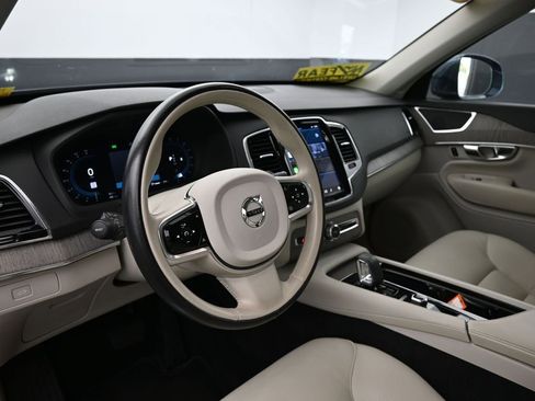 Used 2023 Volvo XC90 B6 Plus image 22