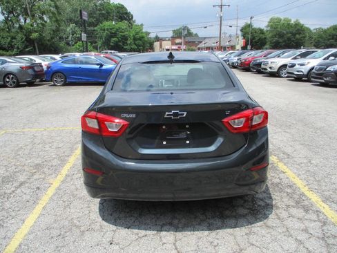Used 2018 Chevrolet Cruze LT w/ Convenience Package FWD image 12