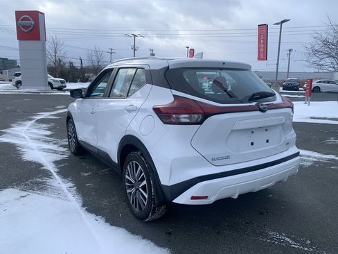 Used 2024 Nissan Kicks SV image 3
