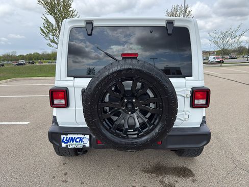 Used 2021 Jeep Wrangler Unlimited Sahara w/ Uconnect 4C Nav & Sound Group AWD/4WD image 4