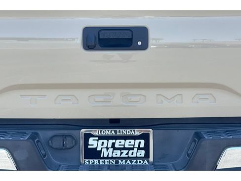 Used 2018 Toyota Tacoma SR5 RWD image 16