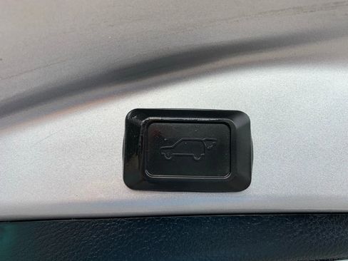 Used 2016 Toyota RAV4 Limited image 35