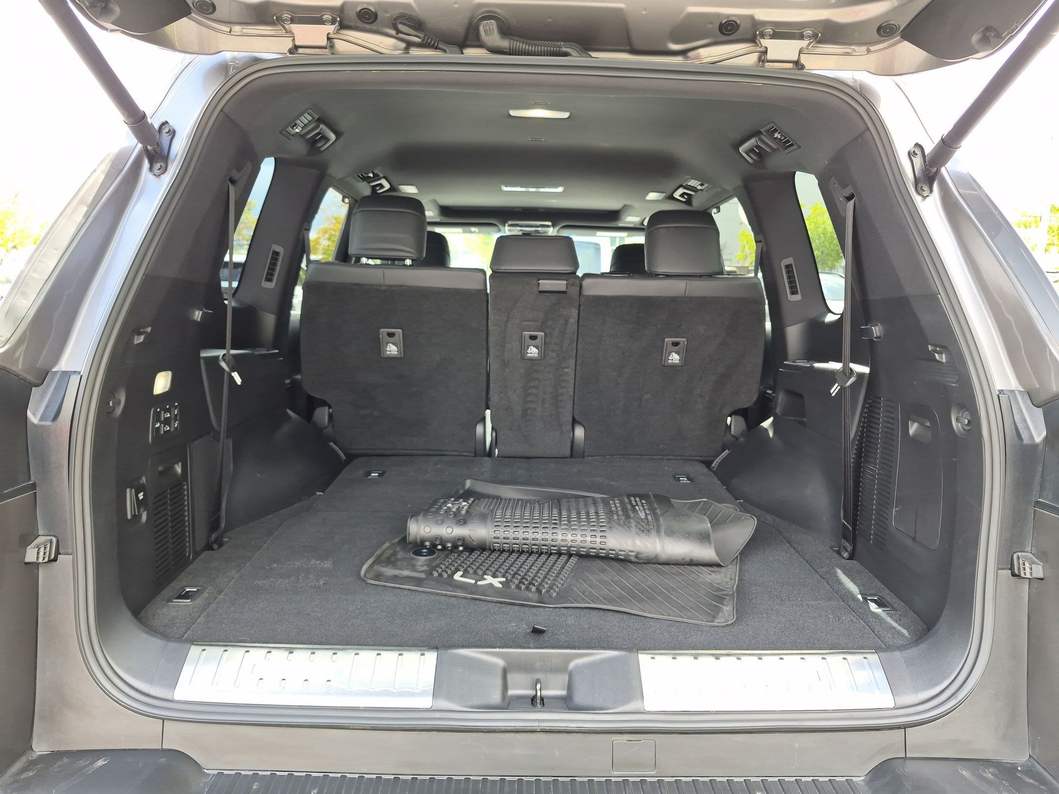 Used 2024 Lexus LX 600 4WD w/ Luxury Package image 33