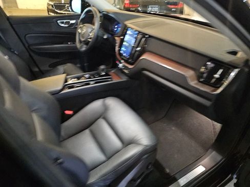 Certified 2023 Volvo XC60 B5 Plus AWD/4WD image 11