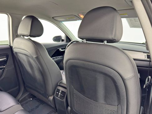 Used 2019 Kia Niro EX image 33