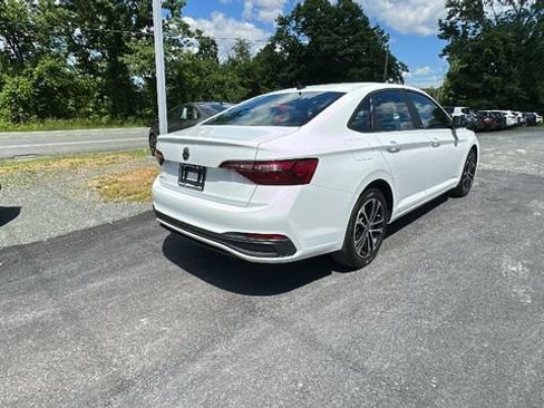 Used 2024 Volkswagen Jetta Sport FWD image 5